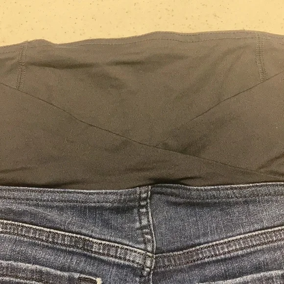 Isabel Maternity by Ingrid & Isabel midi denim short - Picture 3 of 5